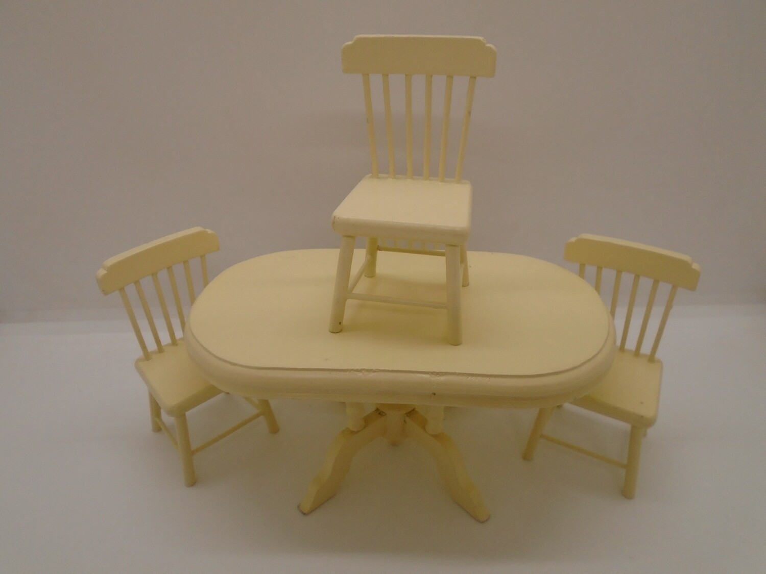 LARGE OVAL TABLE AND 4 MATCHING CHAIRS