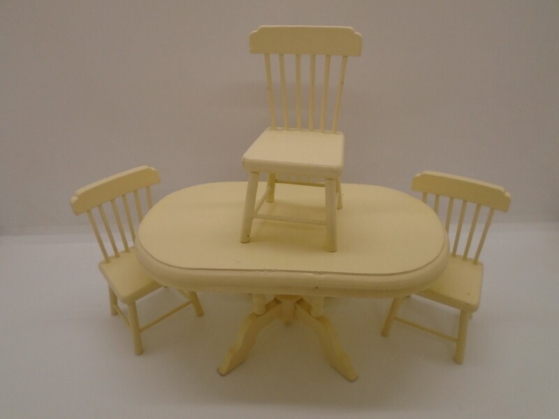 LARGE OVAL TABLE AND 4 MATCHING CHAIRS