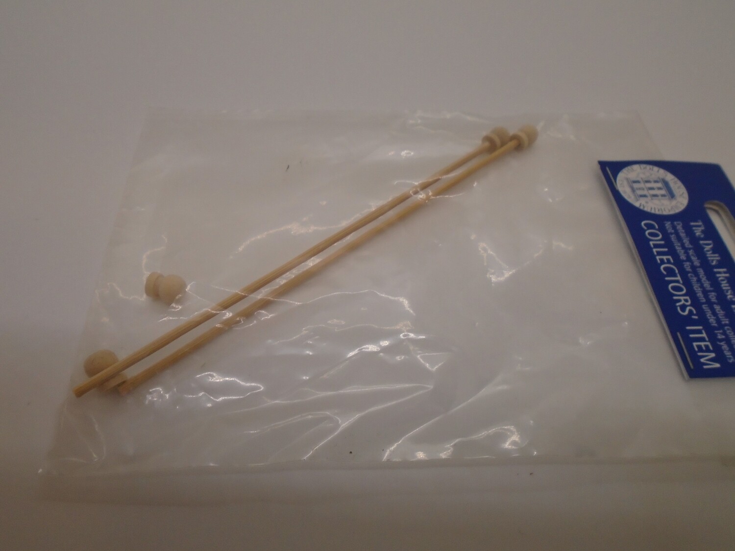 PK 2 WOODEN CURTAIN POLES