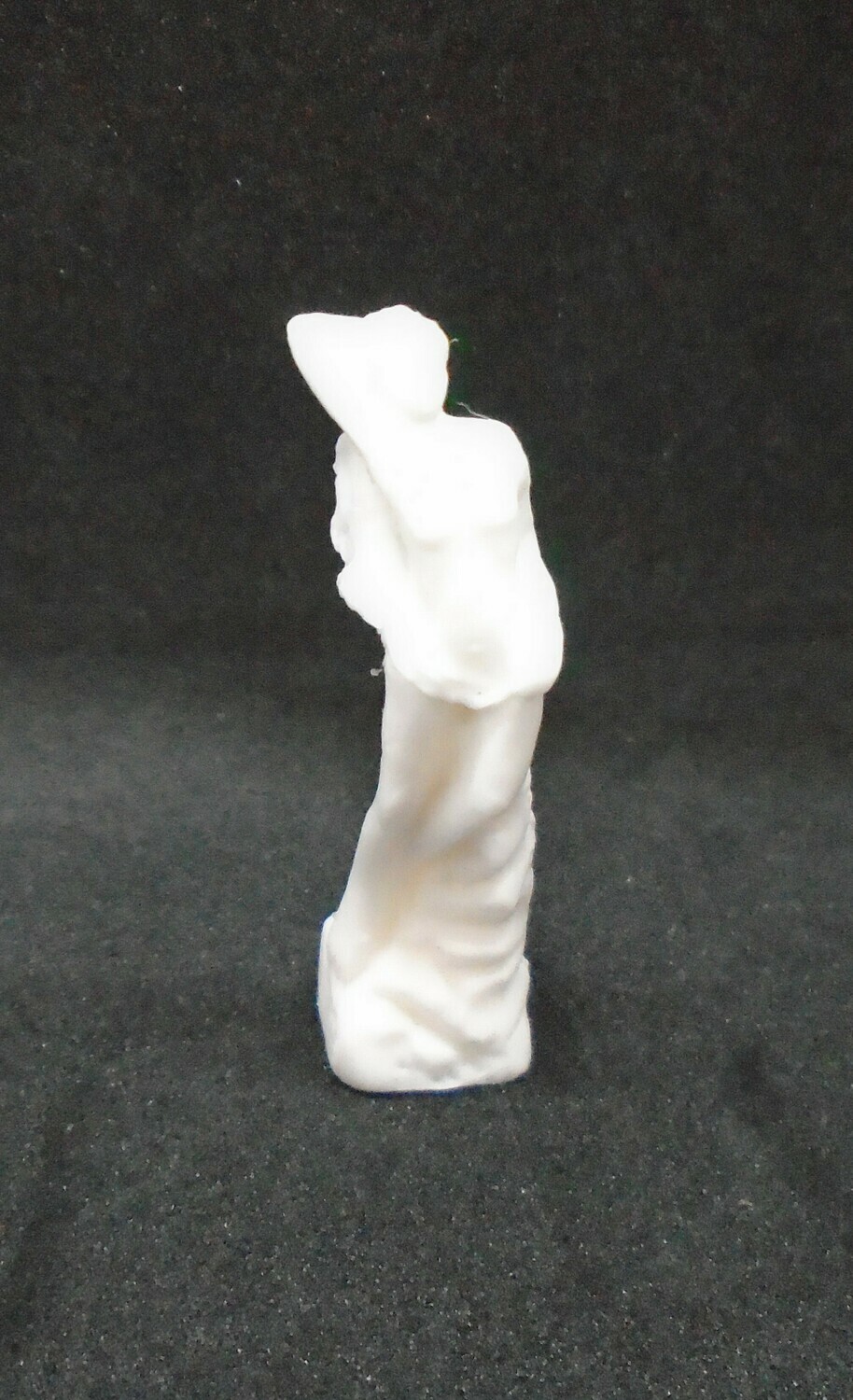 WHITE STATUE OF NAKED LADY ORNAMENT FOR INDOORS