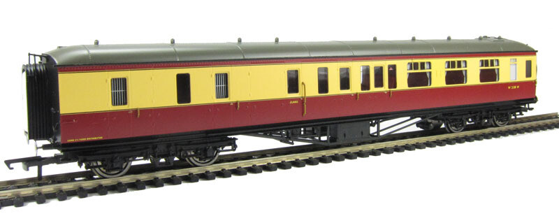 Hornby R4406A BR Hawksworth Brake 3rd Class Coach