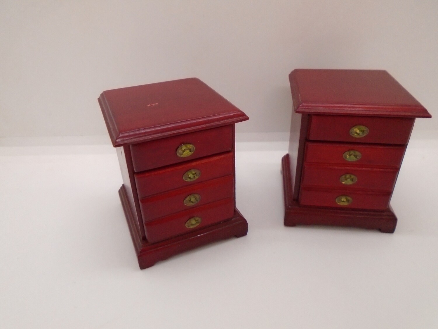 2 BEDSIDE DRAWERS