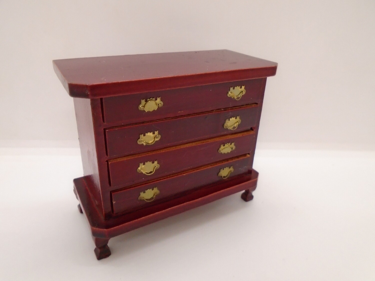 MAHOGANY CHEST OF DRAWERS