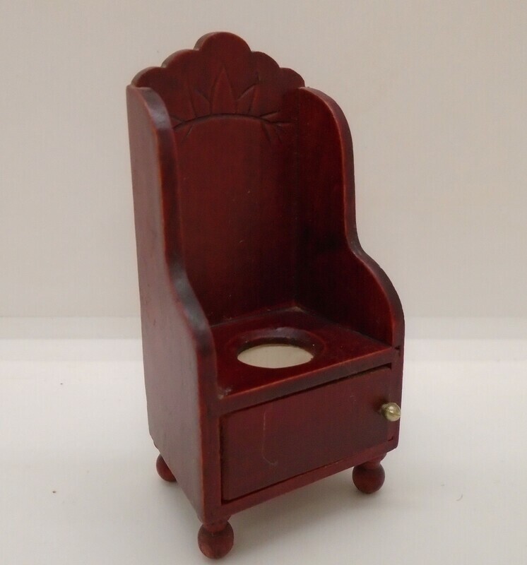 SMALL POTTY  COMMODE