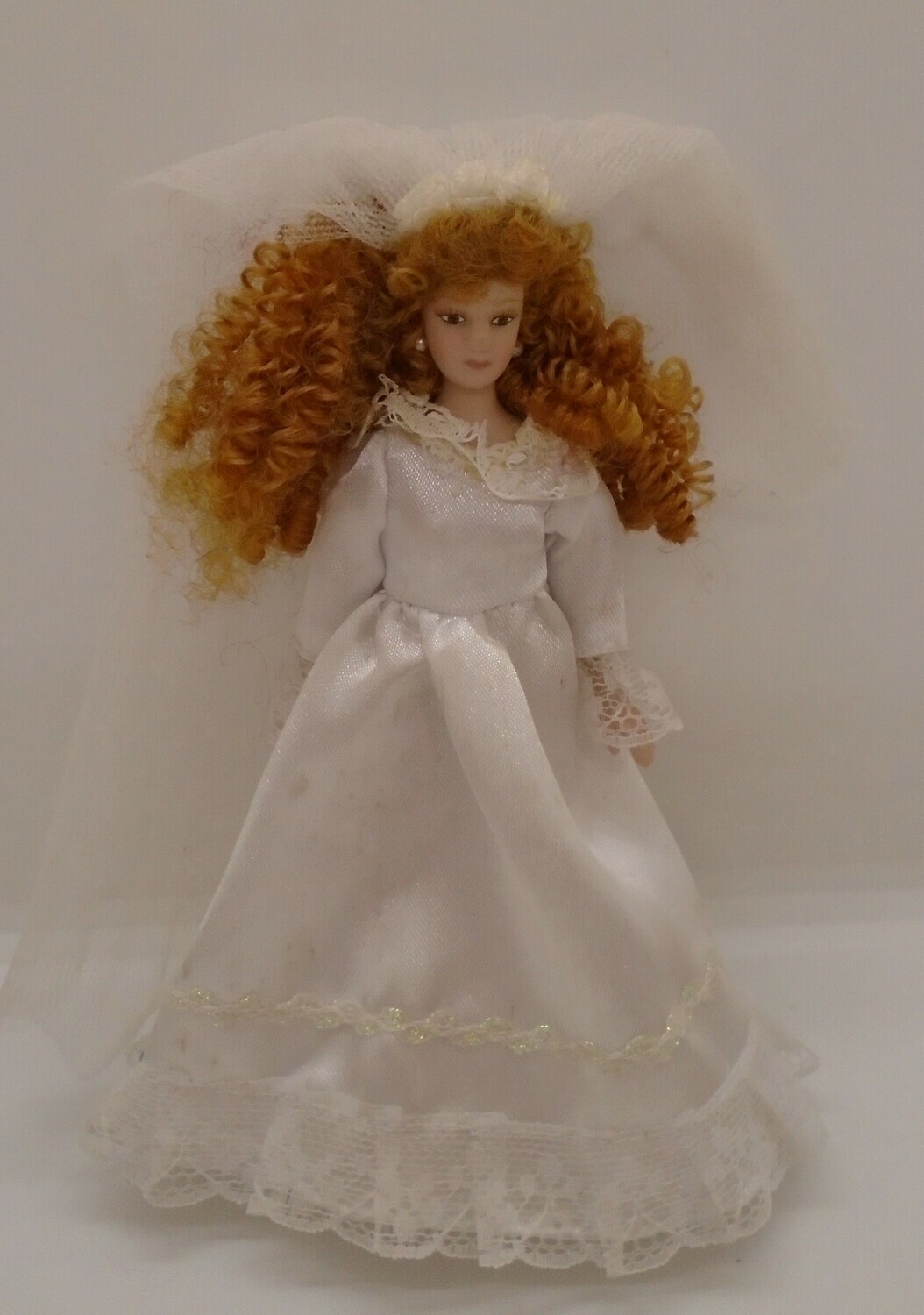 BRIDE WITH VEIL