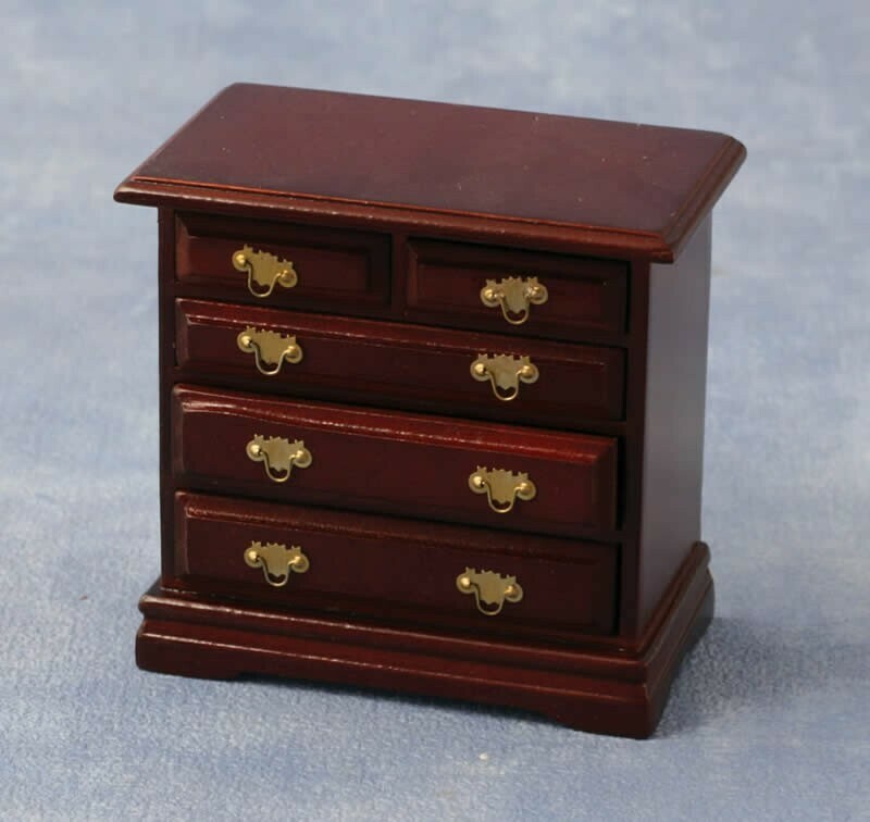 SMALL VICTORIAN CHEST OF DRAWERS