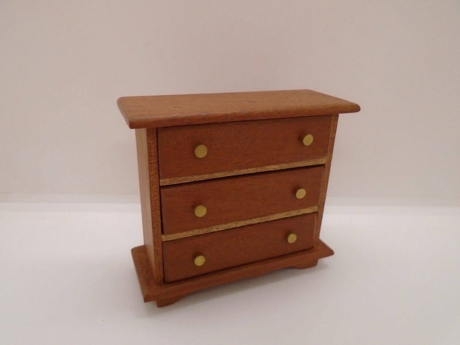 VINTAGE CHEST OF DRAWERS