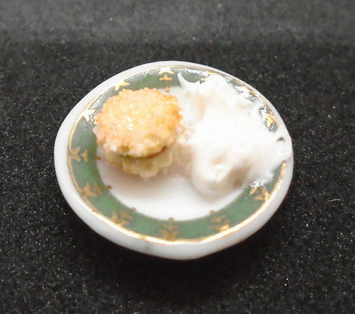 SCONE AND CREAM ON CHINA PLATE