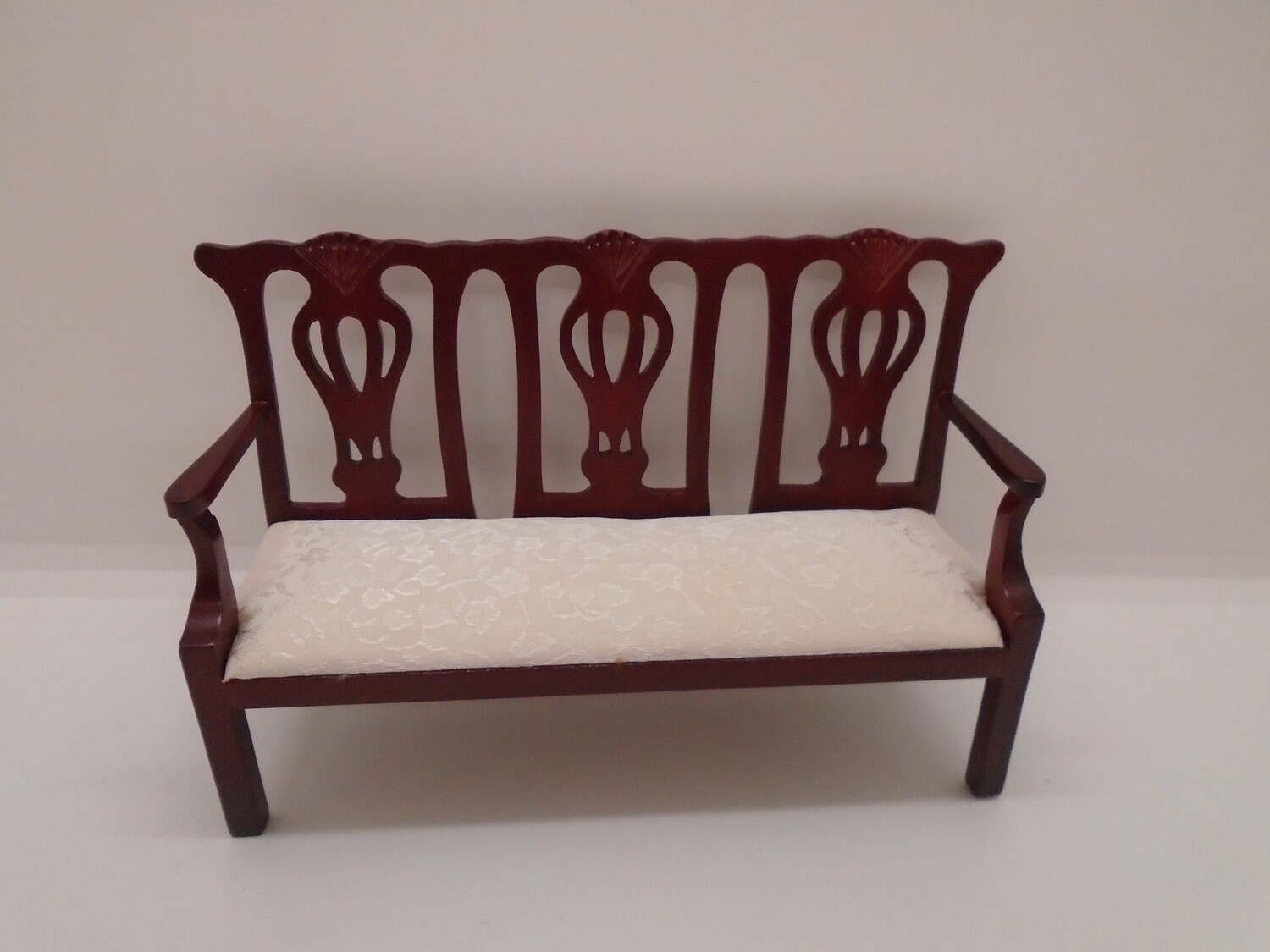 PARLOUR BENCH IN WHITE FABRIC
