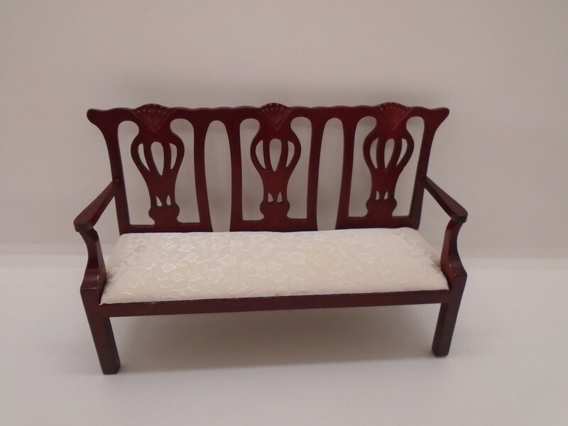 PARLOUR BENCH IN WHITE FABRIC