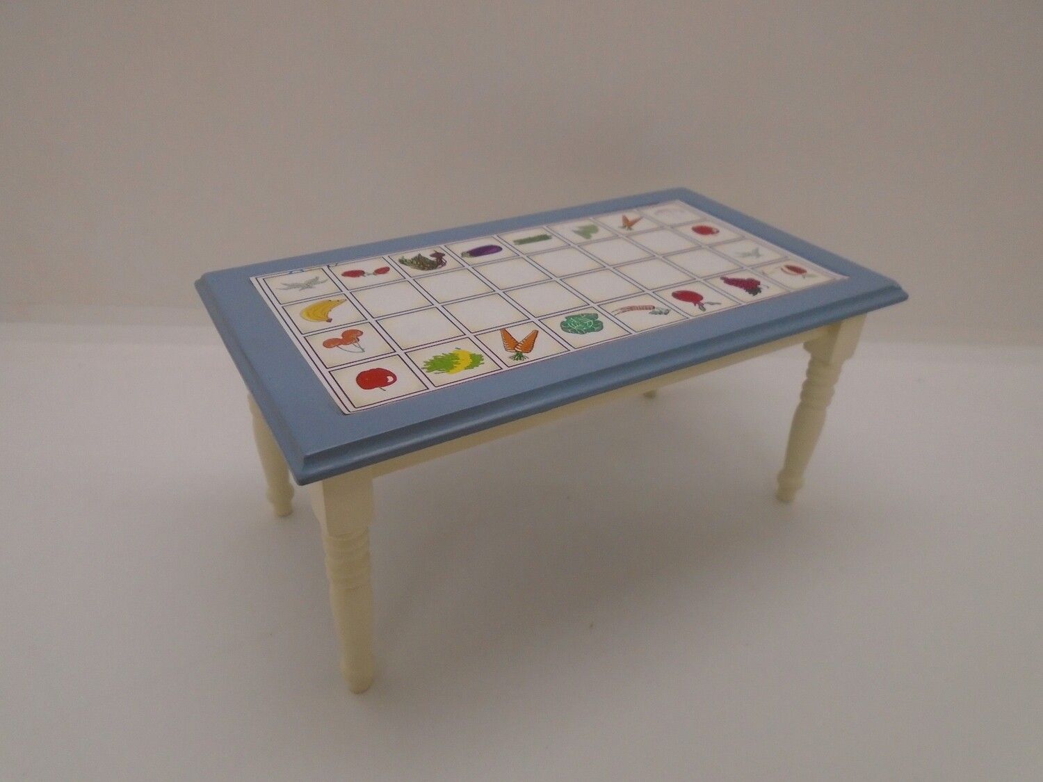 TILE EFFECT KITCHEN TABLE AND 4 CHAIRS