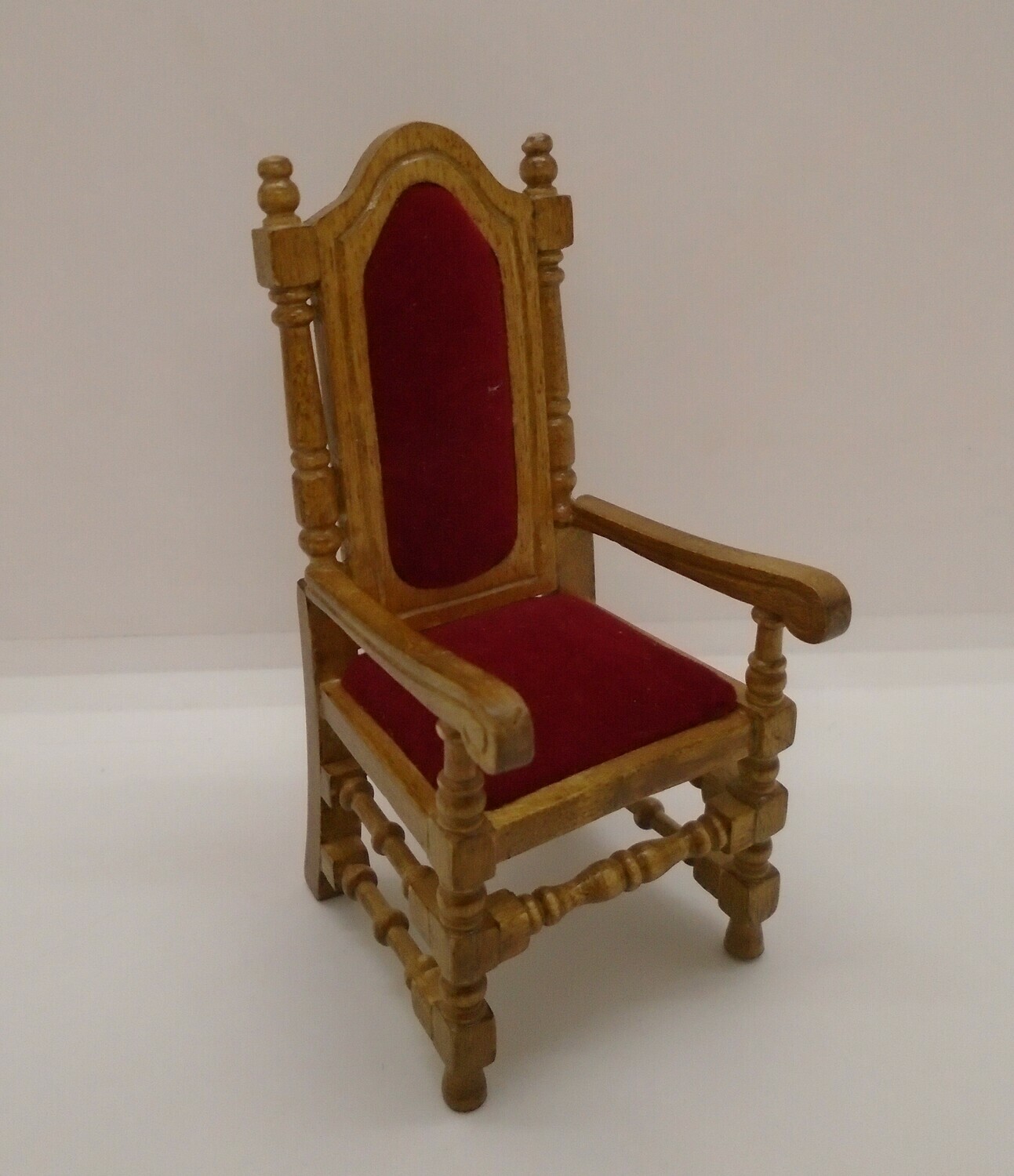 THRONE STYLE CHAIR