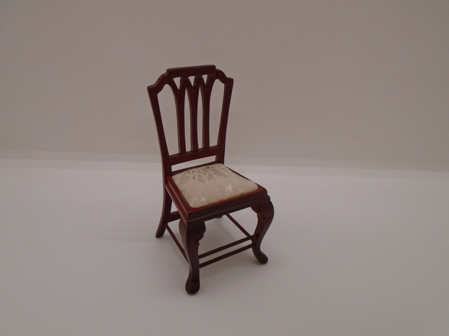 DETAILED DINING/SIDE CHAIR