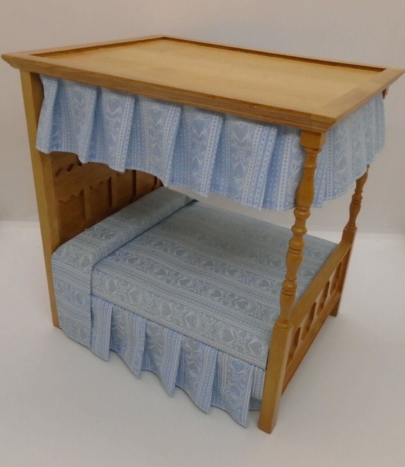 TUDOR STYLE 4 POSTER BED