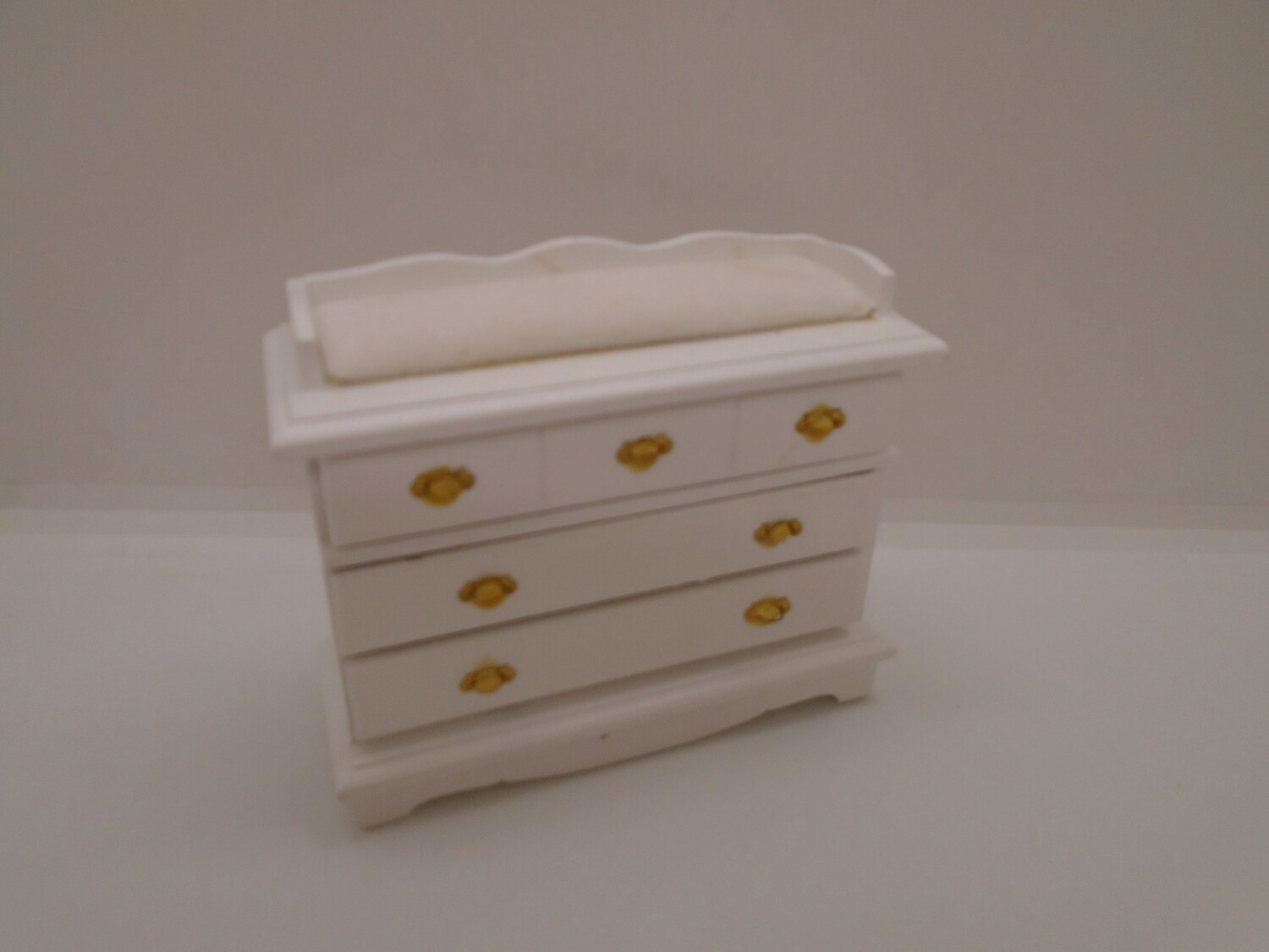 CHANGING UNIT WITH STORAGE IN WHITE
