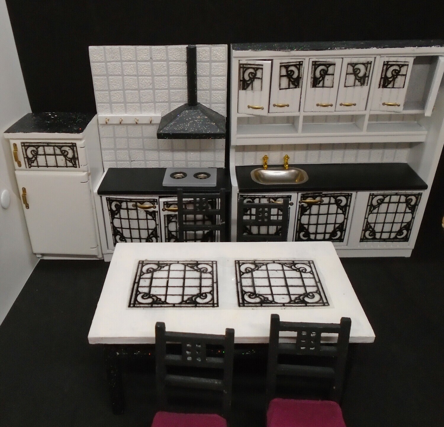 8 PC KITCHEN SET