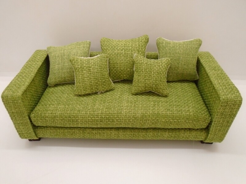 COTTAGE GARDEN MINIATURES HAND CRAFTED
MODERN GREEN WEAVE SOFA WITH 5 REVERSABLE CUSHIONS