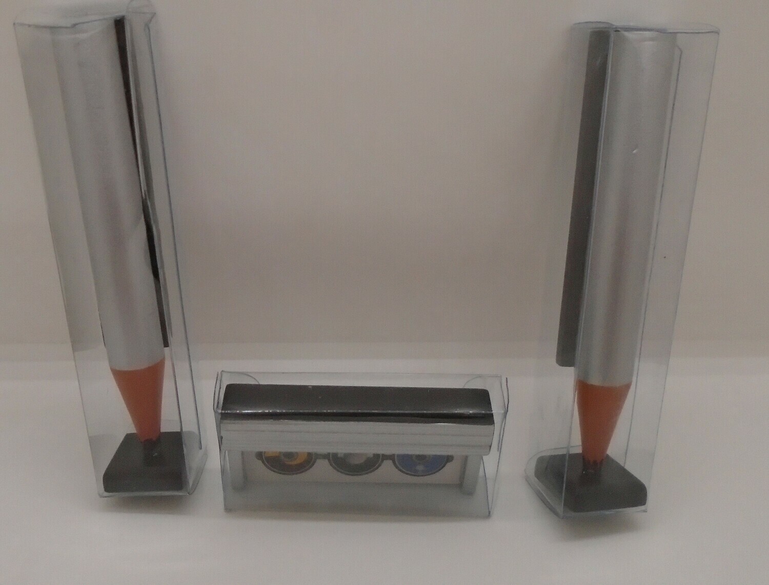 CD PLAYER AND NOVELTY SPEAKERS