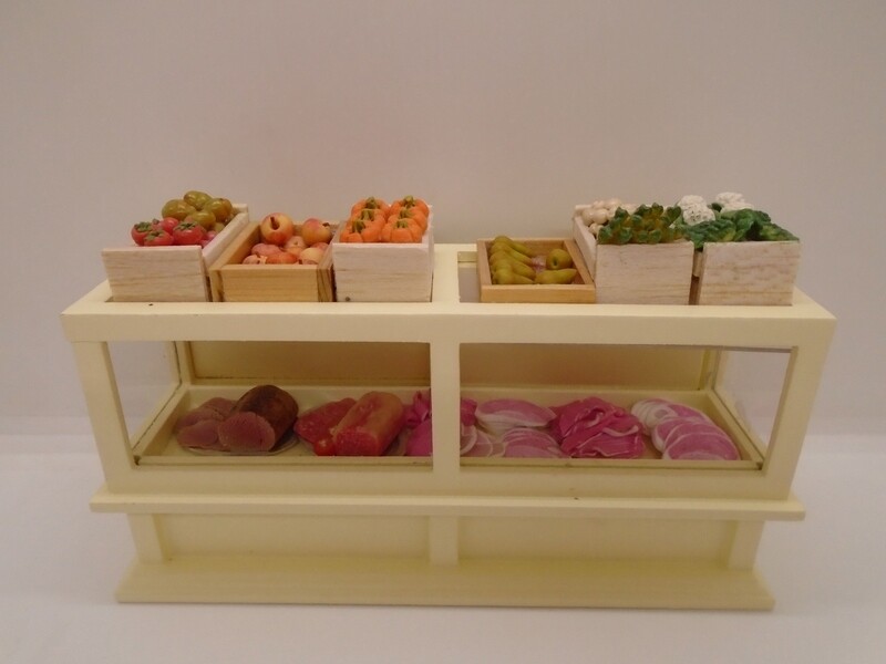 FOOD DISPLAY COUNTER