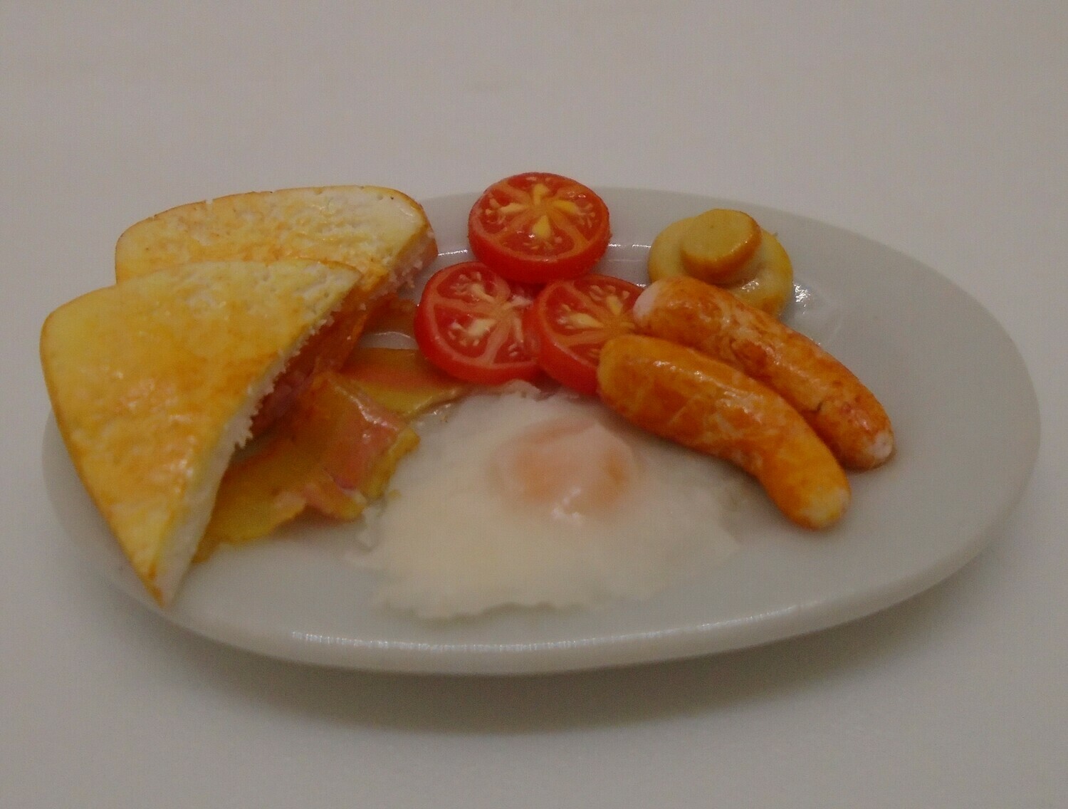 FRIED BREAKFAST ON CHINA PLATE