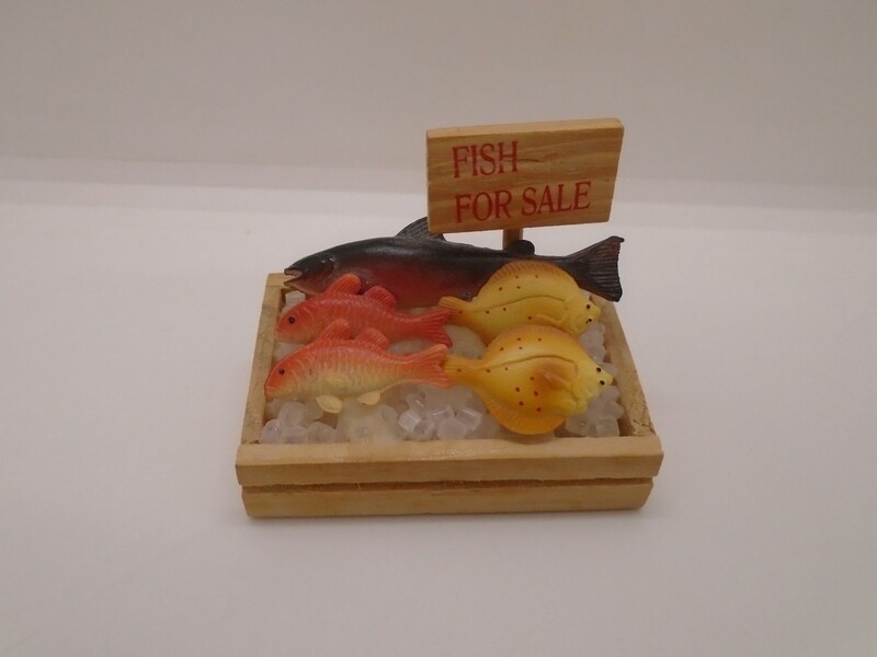 TRAY OF FISH ON ICE