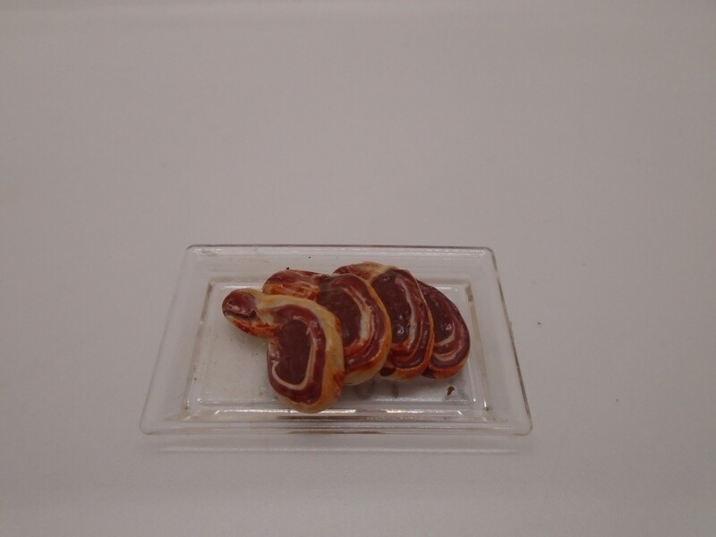 TRAY OF RAW LAMB CHOPS