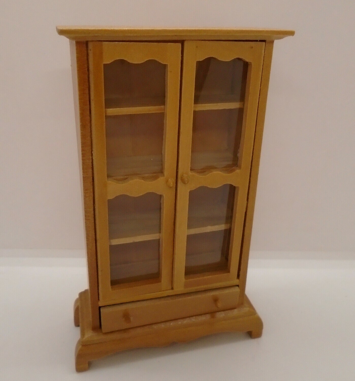 LIGHT WOOD DISPLAY CABINET WITH 1 DRAW AT BOTTOM
