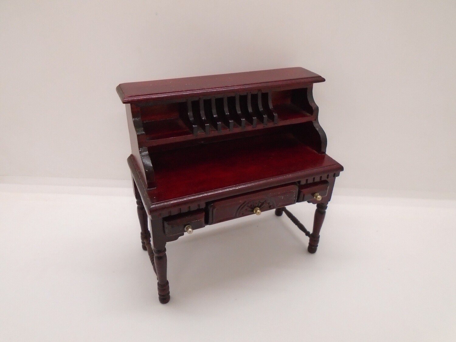 MAHOGANY WRITING DESK/BUREAU WITH OPENING DRAWERS AND LETTER DIVIDERS