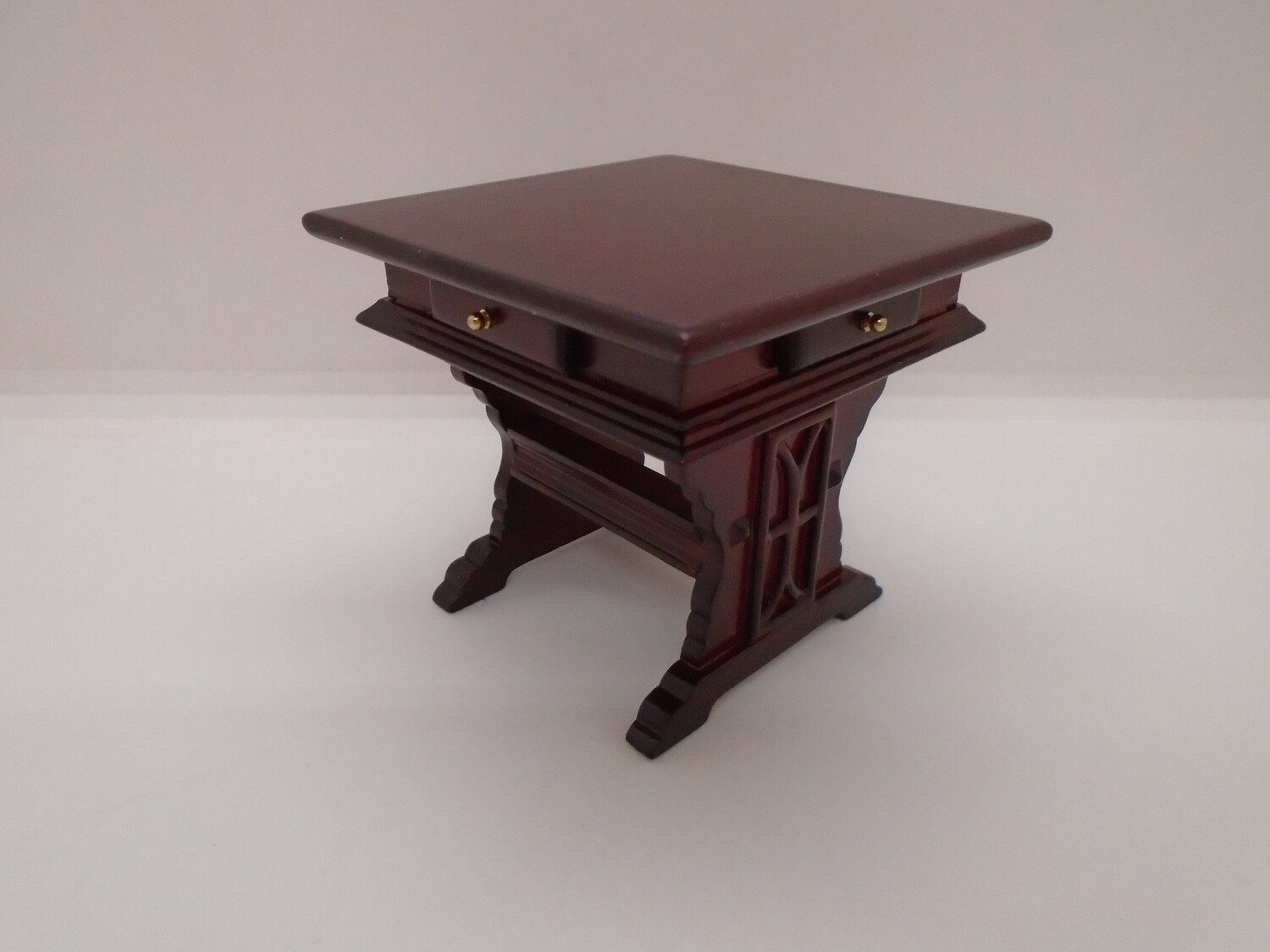 DETAILED SQUARE TABLE WITH 4 DRAWERS