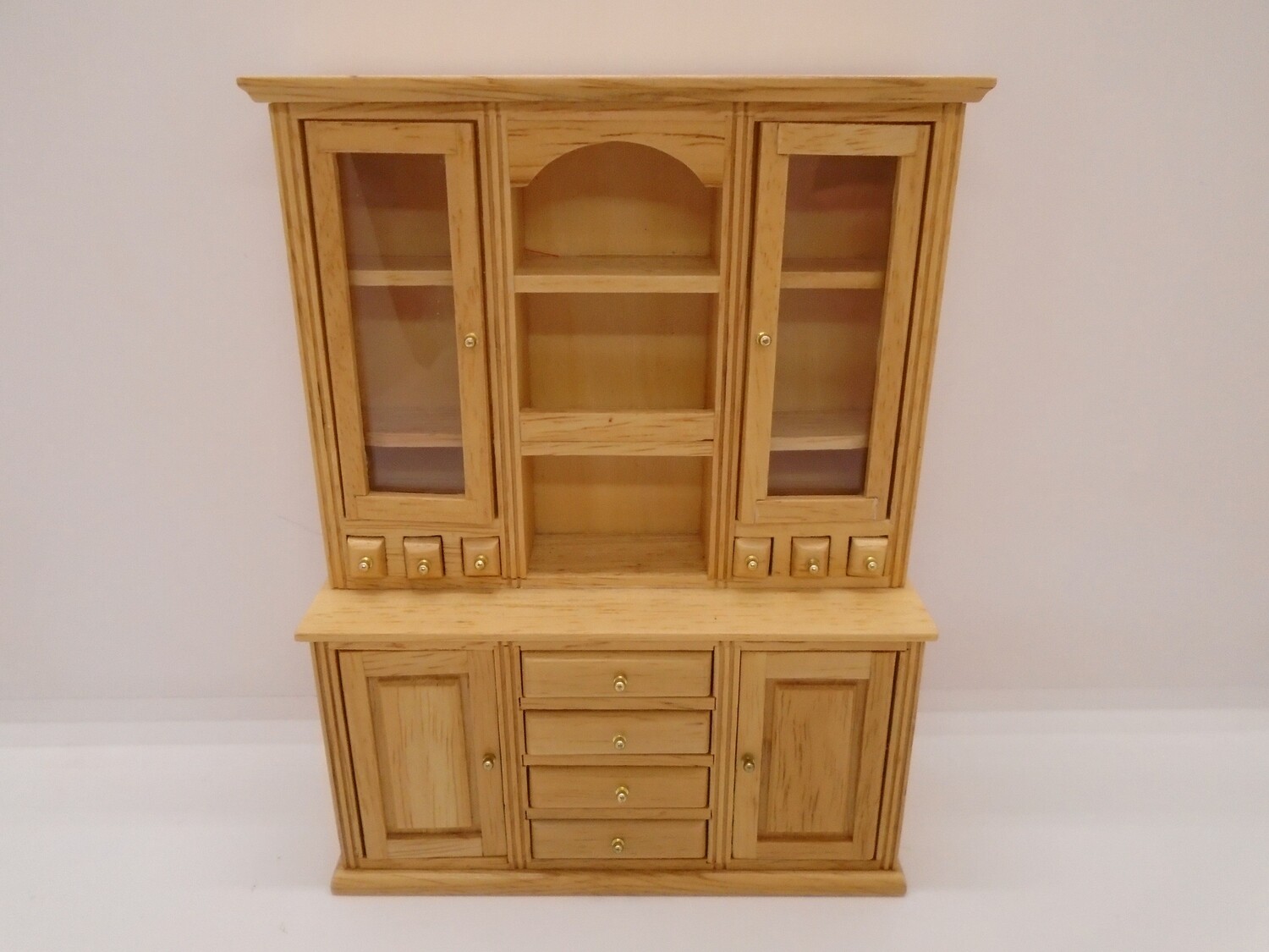 QUALITY LIGHT PINE DRESSER