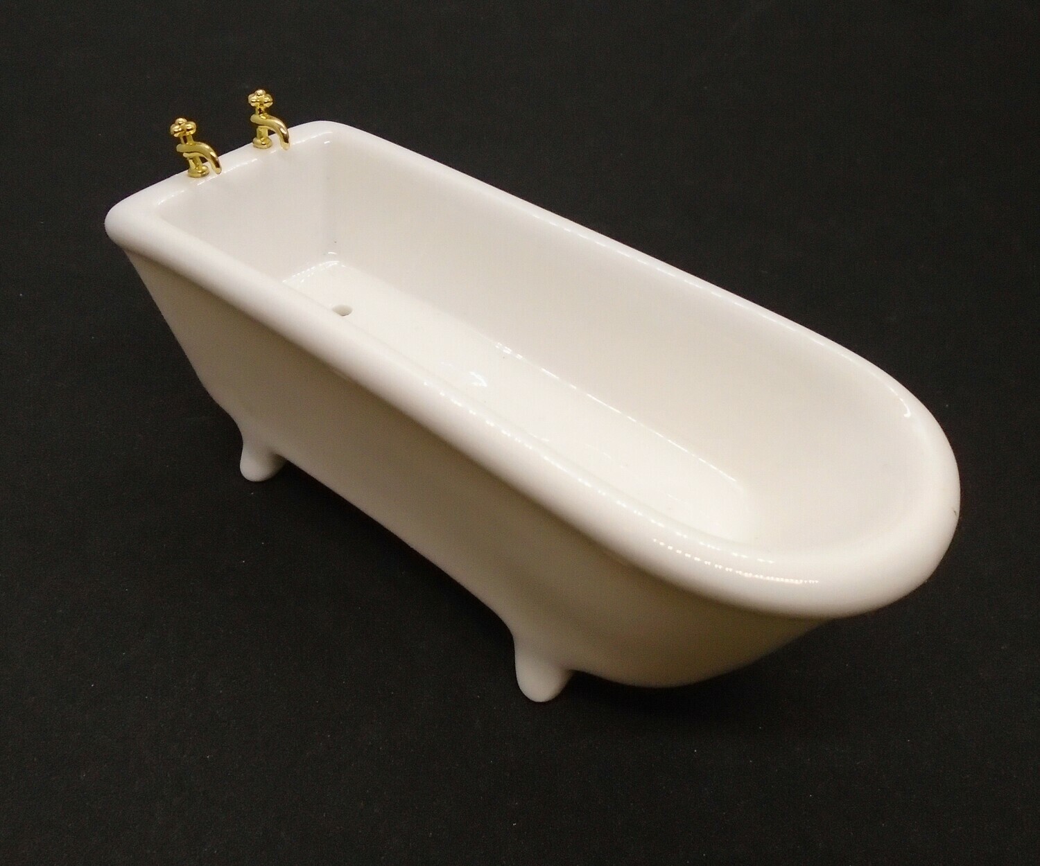 CHINA BATH IN WHITE WITH GOLD TAPS