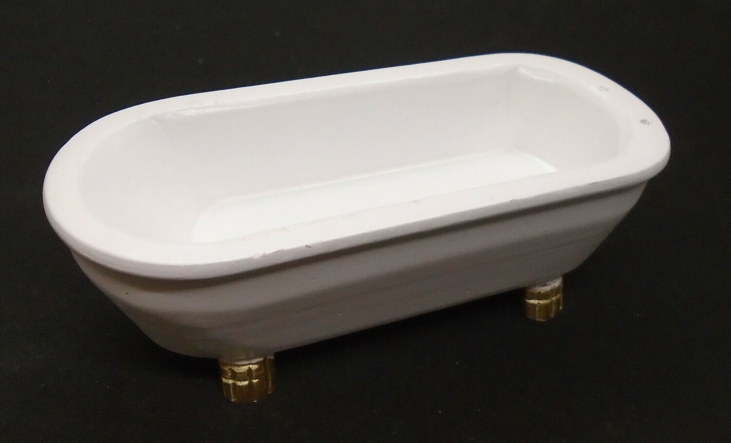 BATH WITH NO TAPS