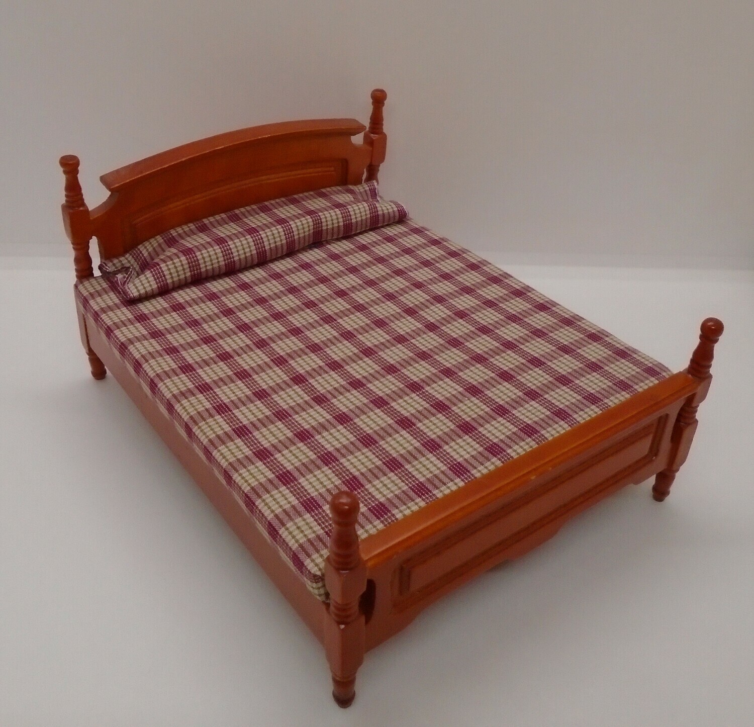 DOUBLE BED IN RED CHECK
