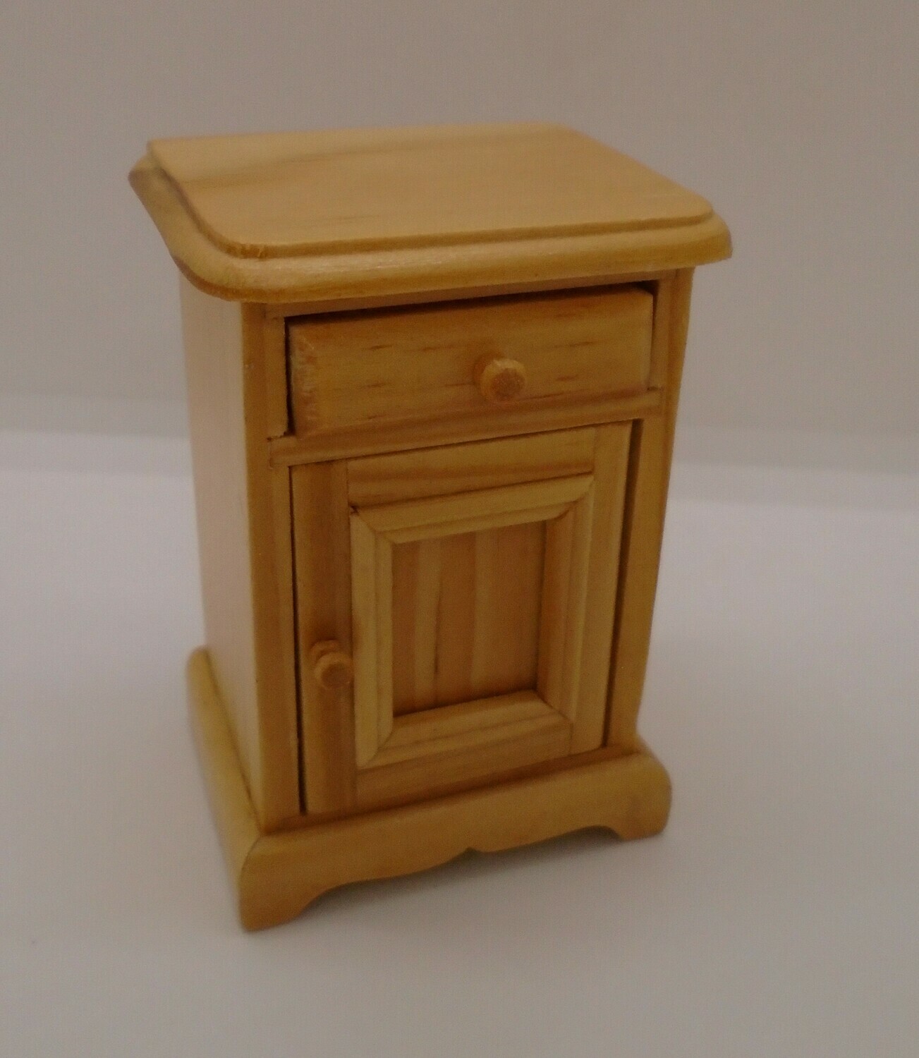 BEDSIDE CABINET