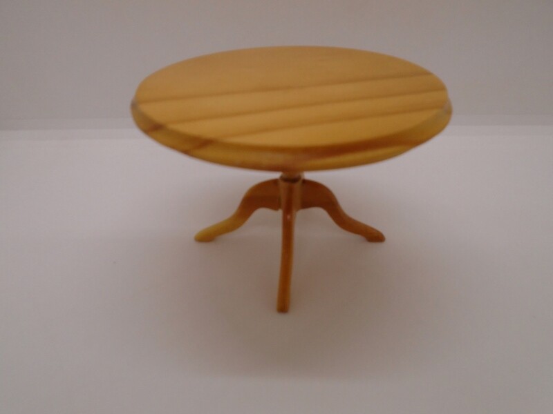 ROUND PINE TABLE