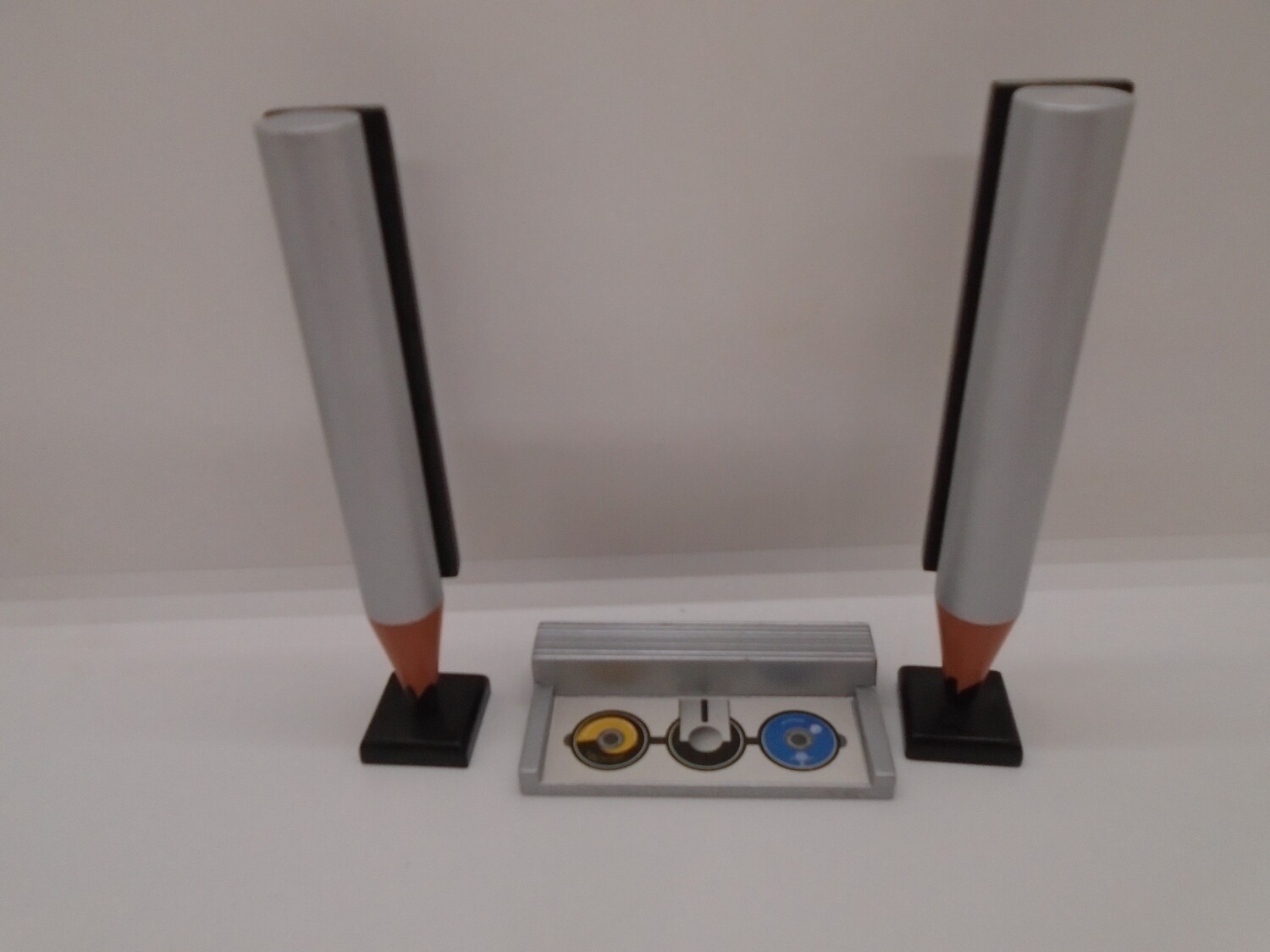 CD PLAYER WITH NOVELTY PENCIL SPEAKERS