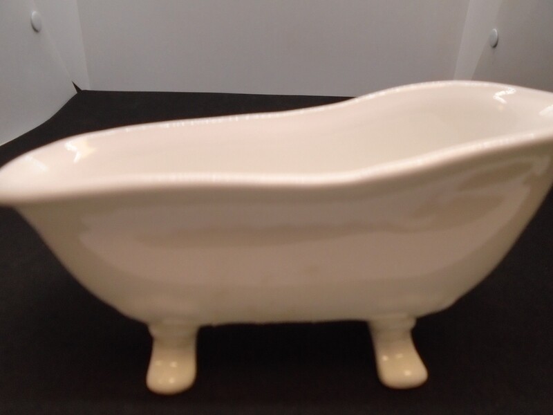 BONE CHINA ROLL TOP BATH