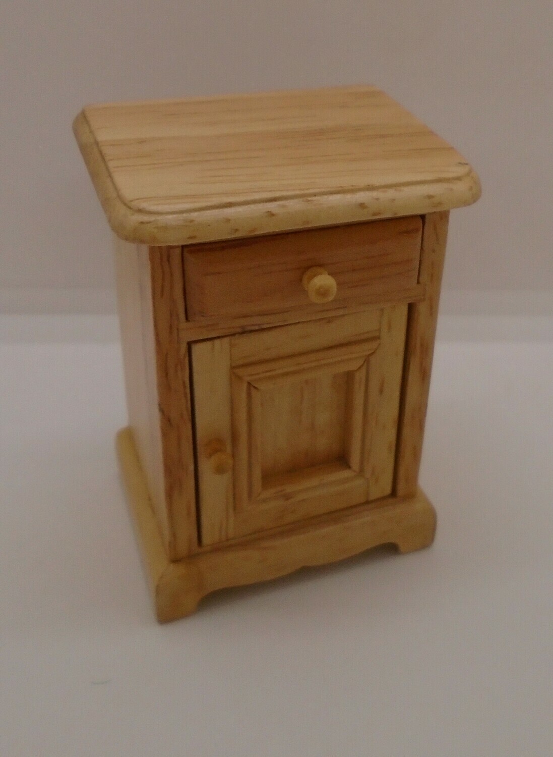 BEDSIDE CABINET IN LIGHT WOOD