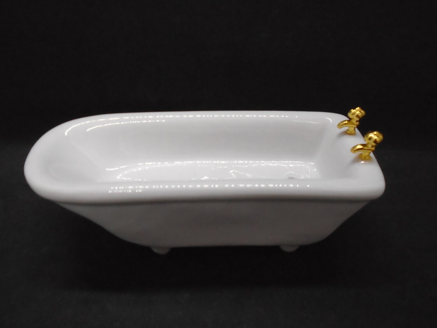 WHITE CHINA BATH
