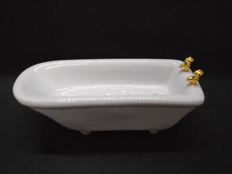 WHITE CHINA BATH