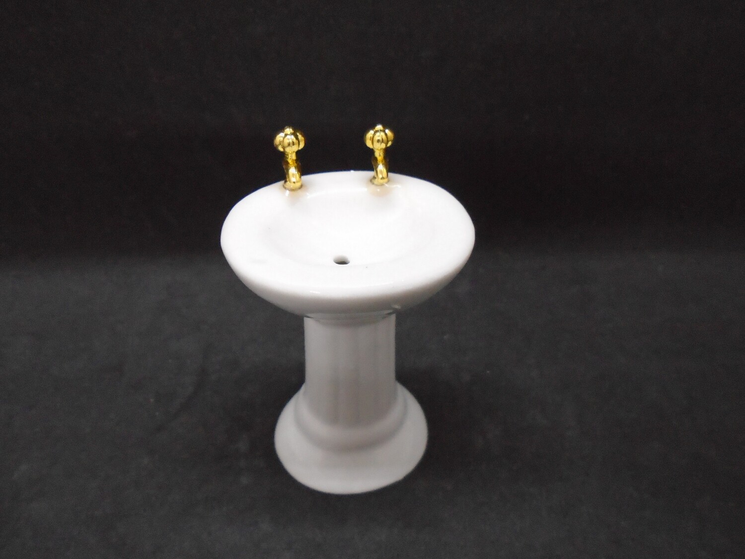 WHITE CHINA SINK