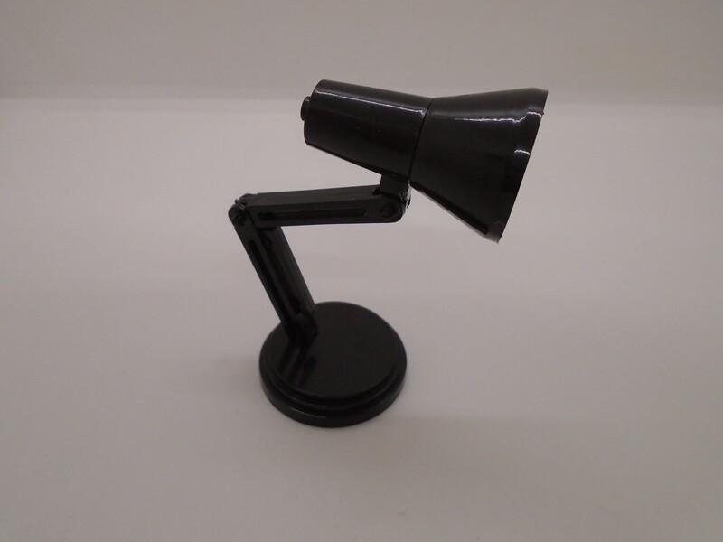 BATTERY OPERATED LARGE FLOOR LAMP IN BLACK