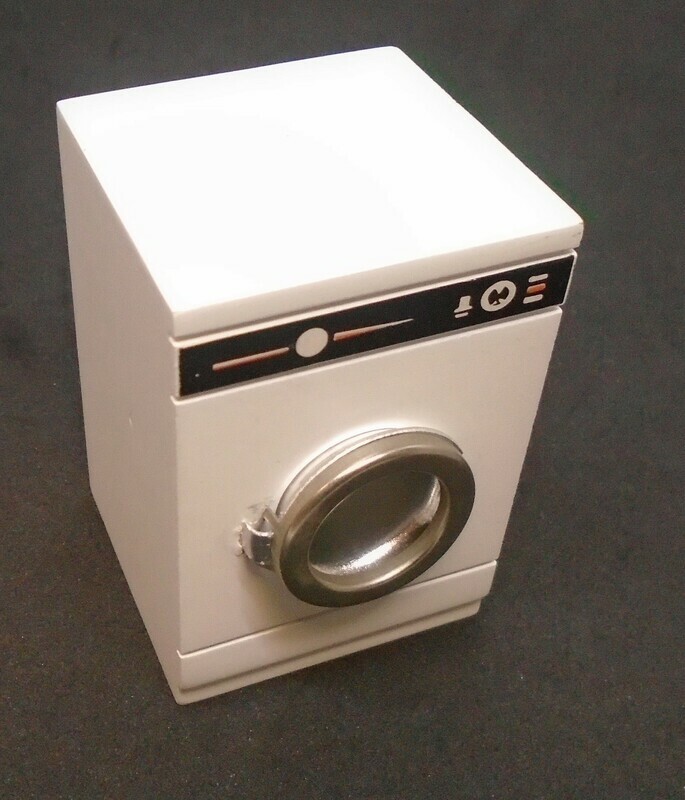 WASHING MACHINE IN WHITE