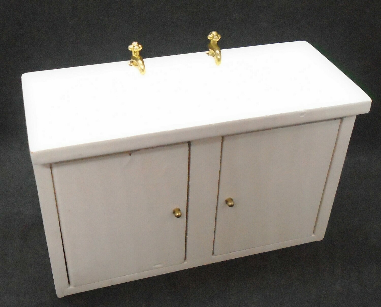 WHITE SINK UNIT WITH WHITE SHALLOW SINK