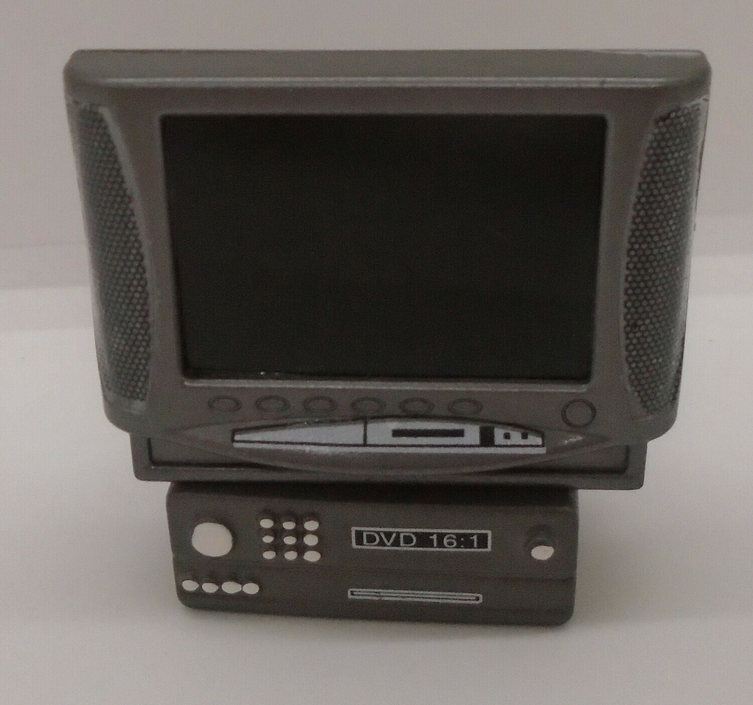 TV AND SEPERATE DVD PLAYER