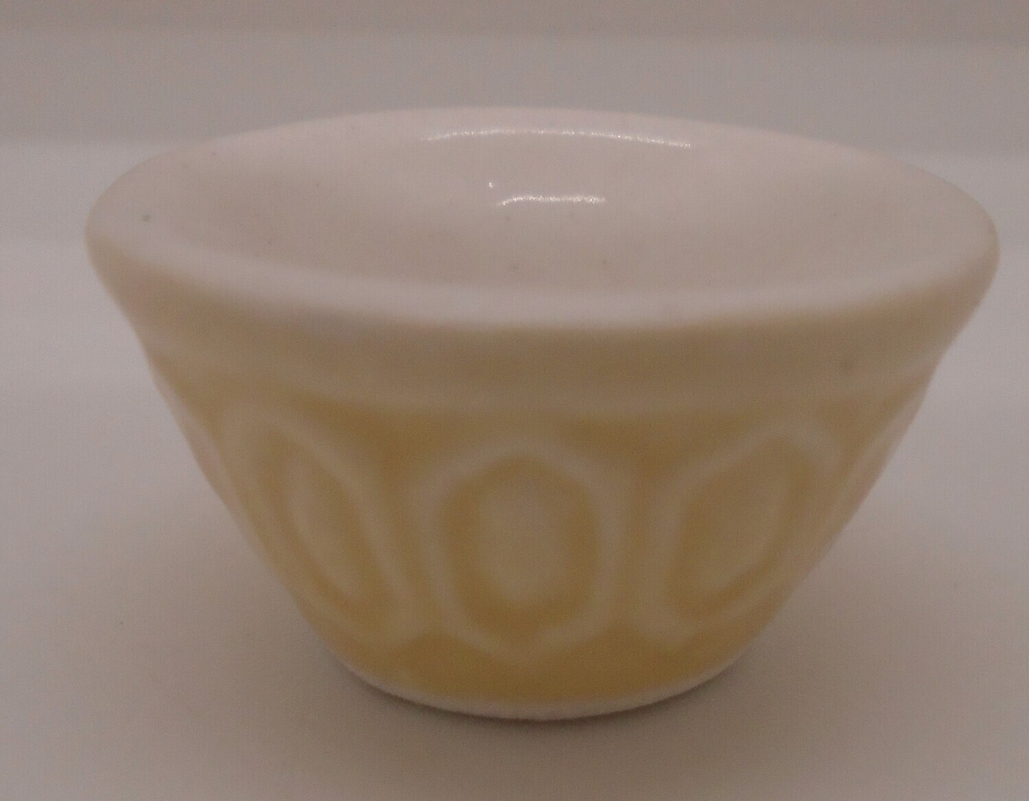 LIGHT CREAM TRADITIONAL MIXING BOWL