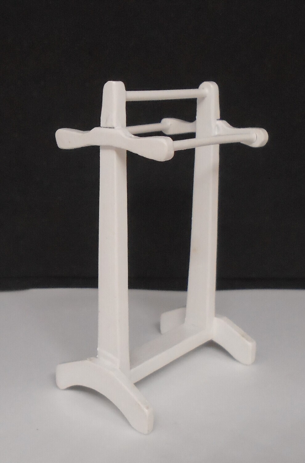 TOWEL RAIL IN WHITE