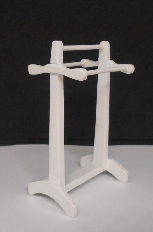 TOWEL RAIL IN WHITE