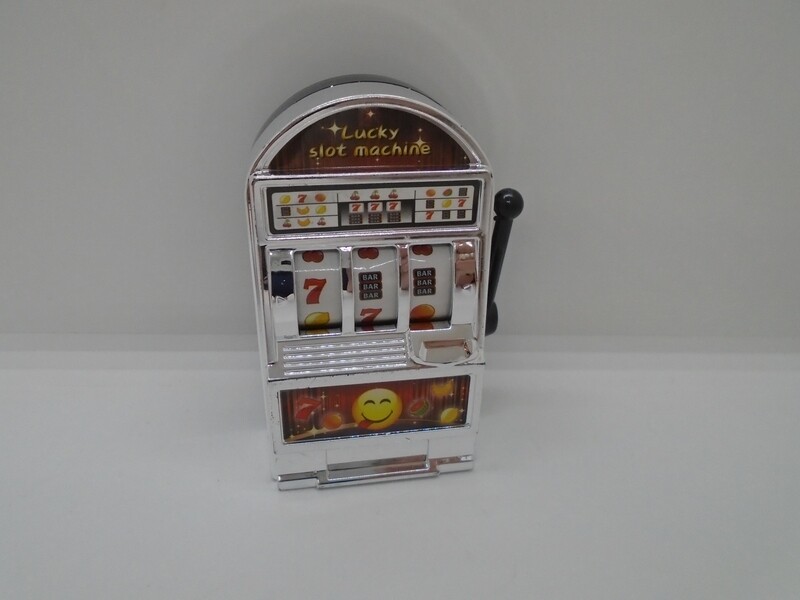 LARGE FRUIT MACHINE WITH WORKING ARM AND ROLLING DISPLAY
