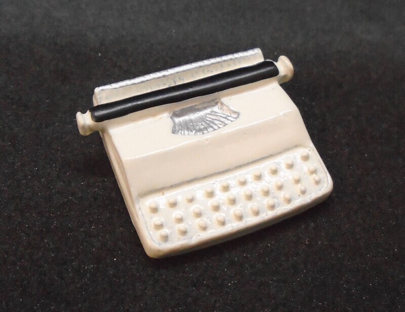 WHITE TYPEWRITTER